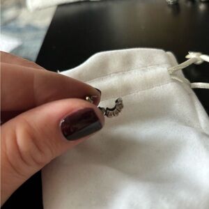 Pandora clips rounded ribbed